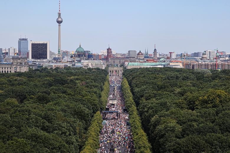 A general view shows a protest near the Brandenburg Gate against the government's restrictions amid the coronavirus outbreak, in Berlin, Germany, August 1. REUTERS/Fabrizio Bensch